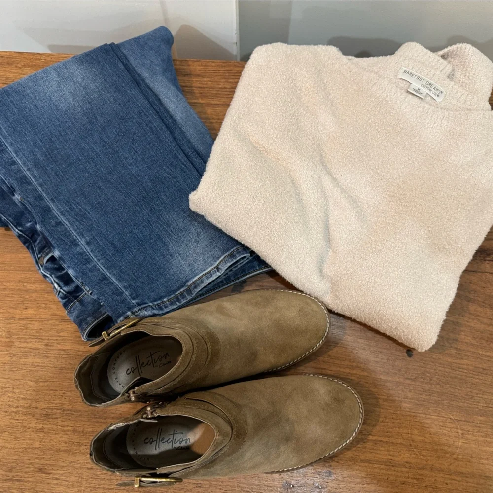 Clarks boots. - Picture 1 of 6
